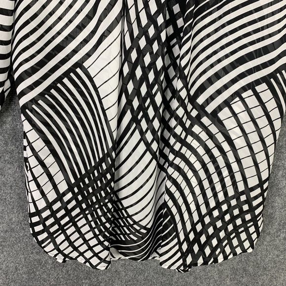 Avenue Semi Sheer 1/2 Button Blouse Women 14/16 B&W Pattern 3/4 Sleeve Airy - Picture 11 of 13
